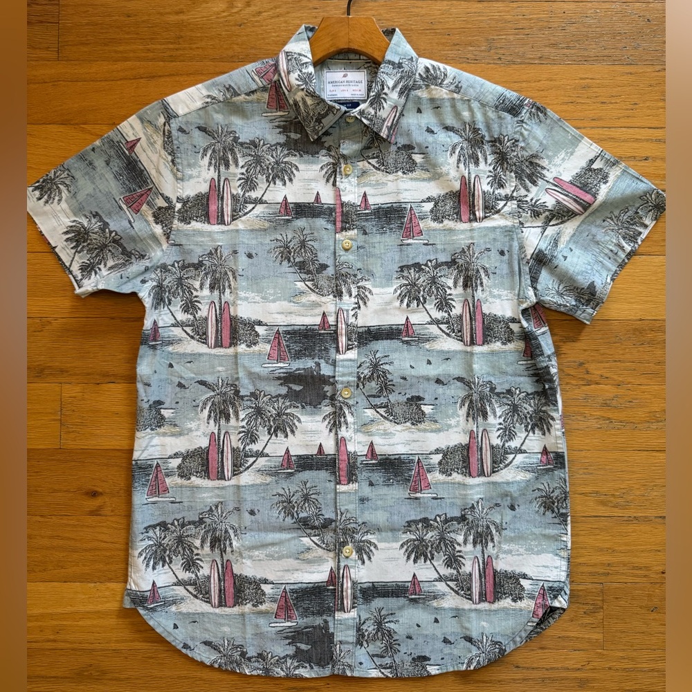 Men’s American Heritage Short Sleeve Casual Button Down Shirt - Size Small